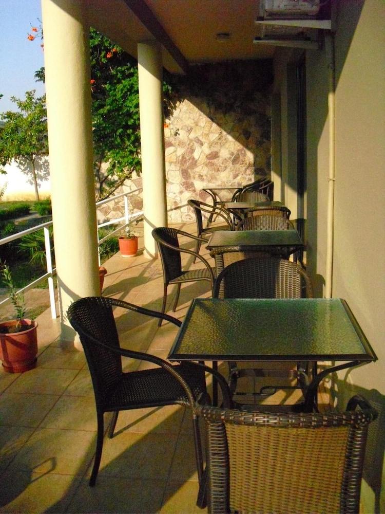 Mjull-Bethore Hotel Viktoria Tirana מראה חיצוני תמונה